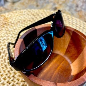 PAIR OF UNION BAY BLACK SUNGLASSES